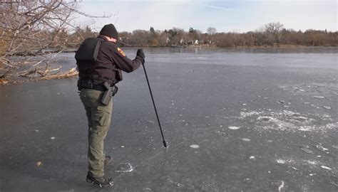 More than 100 anglers rescued from an ice chunk that broke free on a Minnesota river